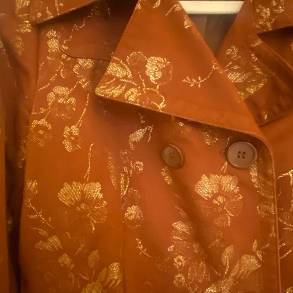 Gold print light jacket - Picture 2 of 4